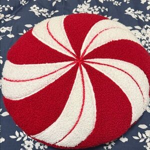 Red and White Holiday Swirl Cushion